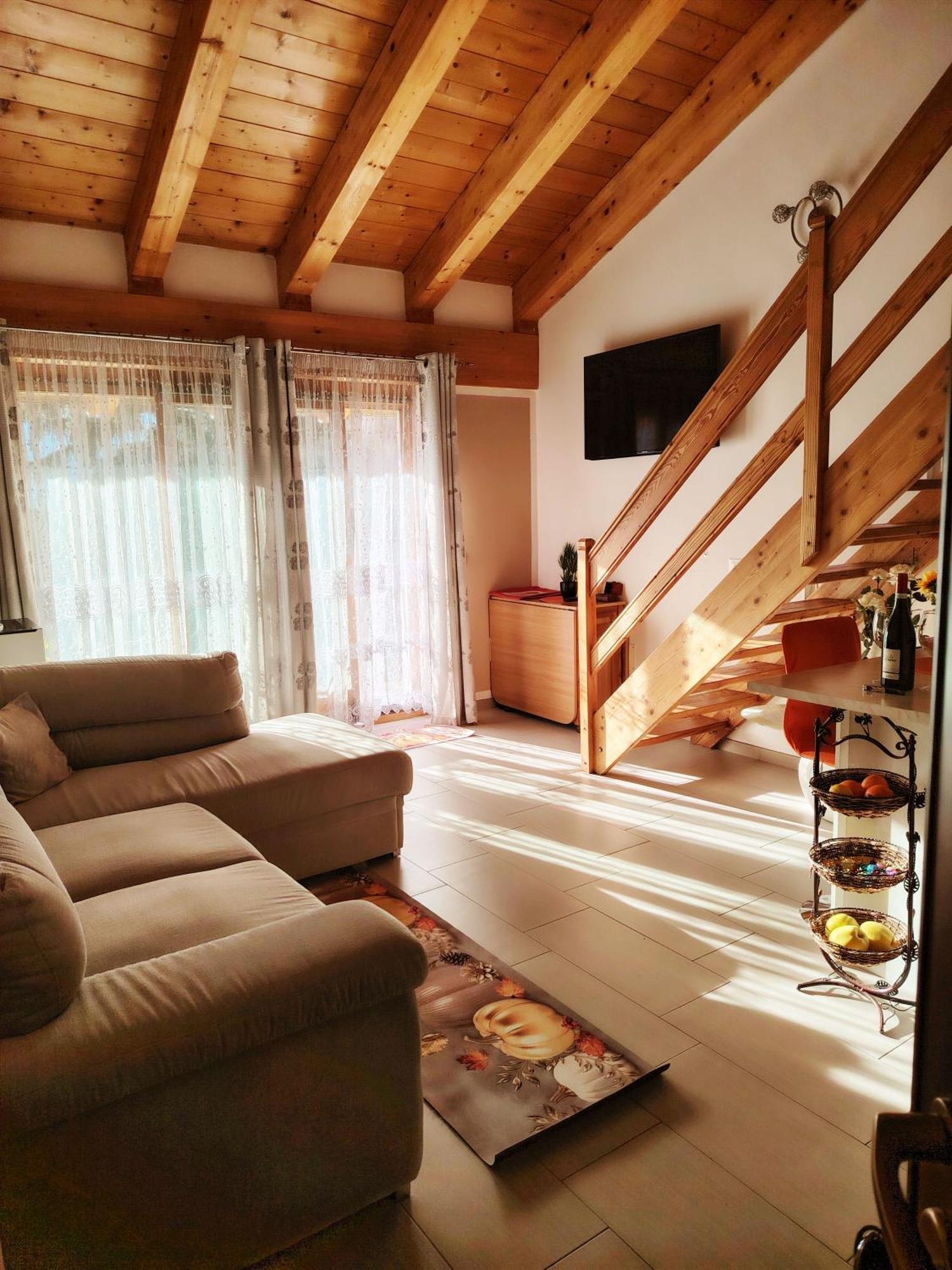 La Villa Gialla Аоста Экстерьер фото